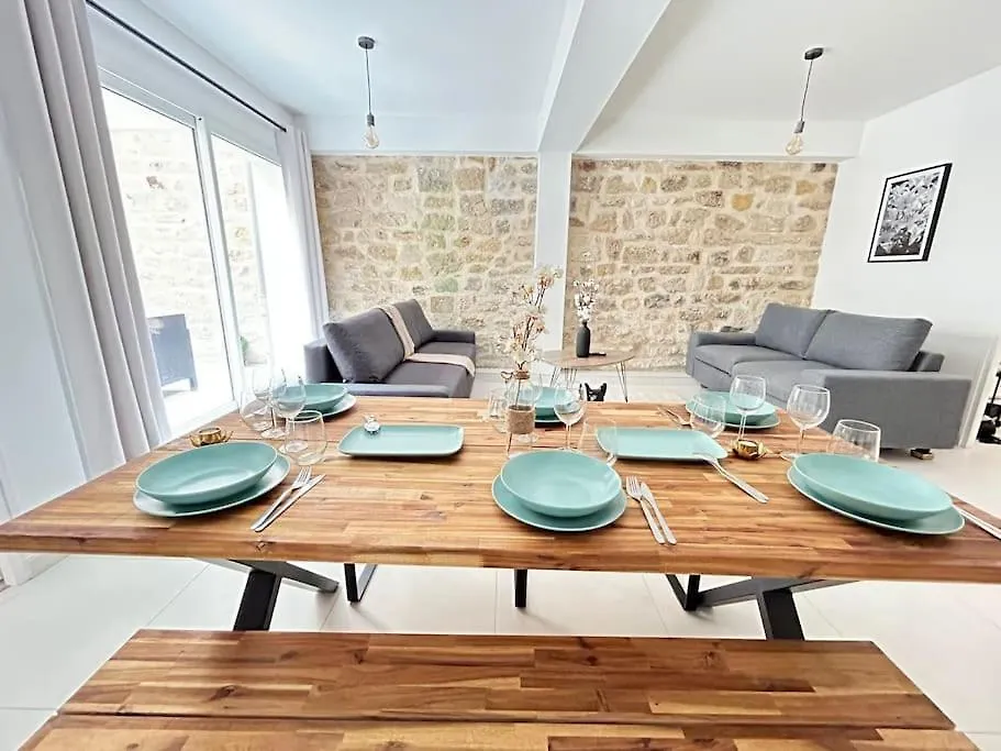 Chic In Paris - Oberkampf Apartment 0*,  France